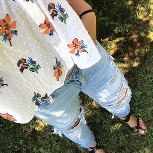 Light ripped women’s jean